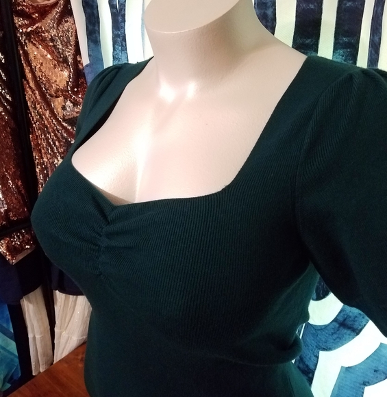 Plus size green dress. - Picture 4 of 7